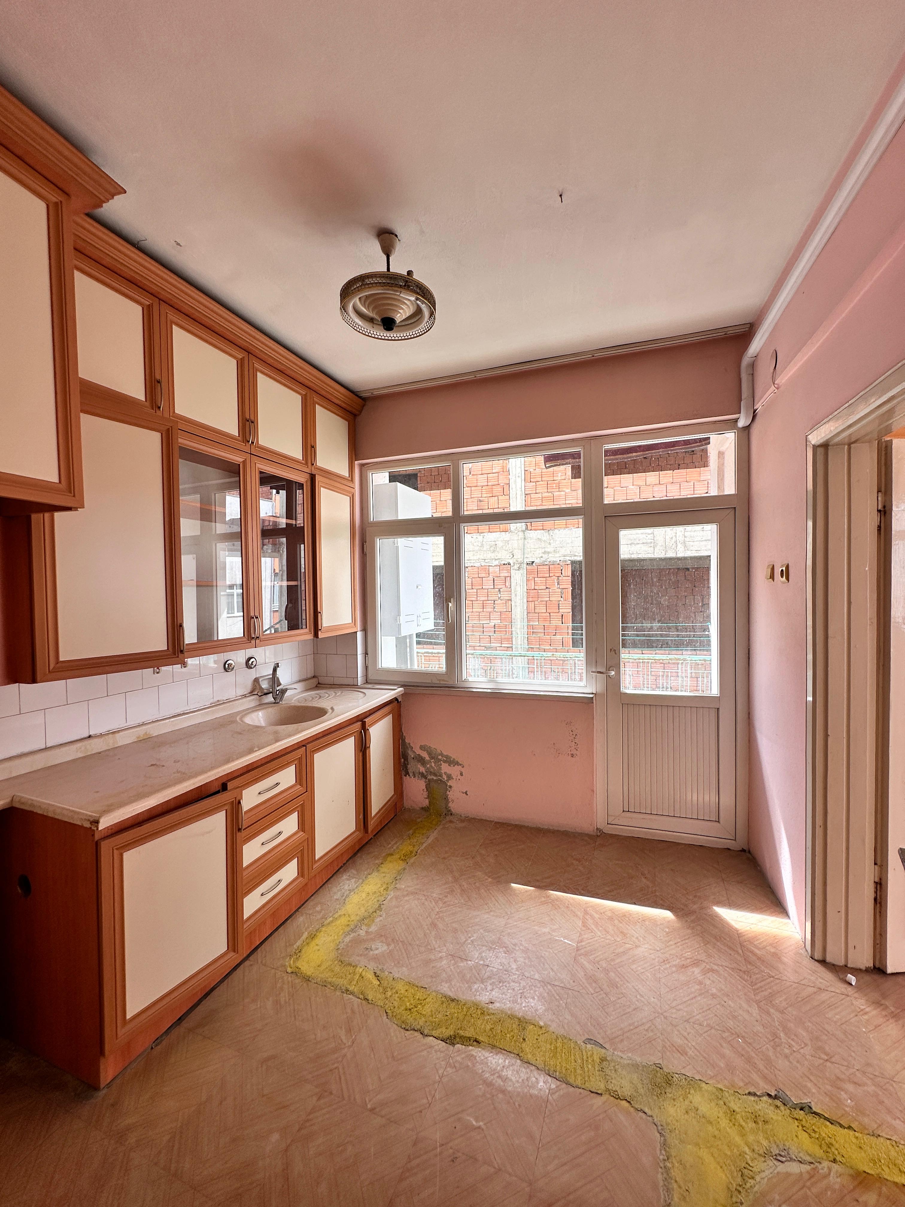 MABEL GAYRİMENKUL-İHSANİYE MAH ANA CADDE ÜZERİNDE DAİRE